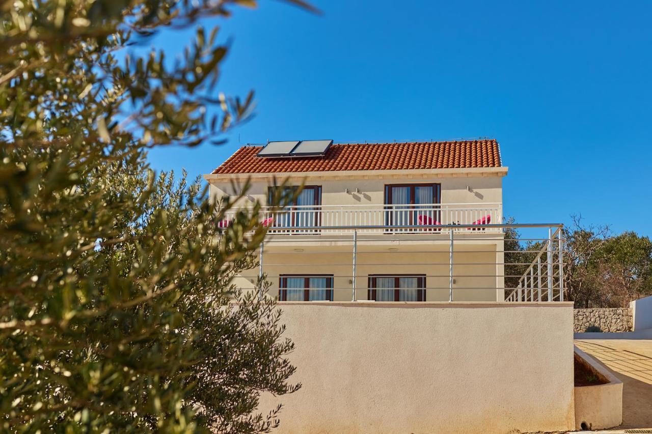 Callista Villa *