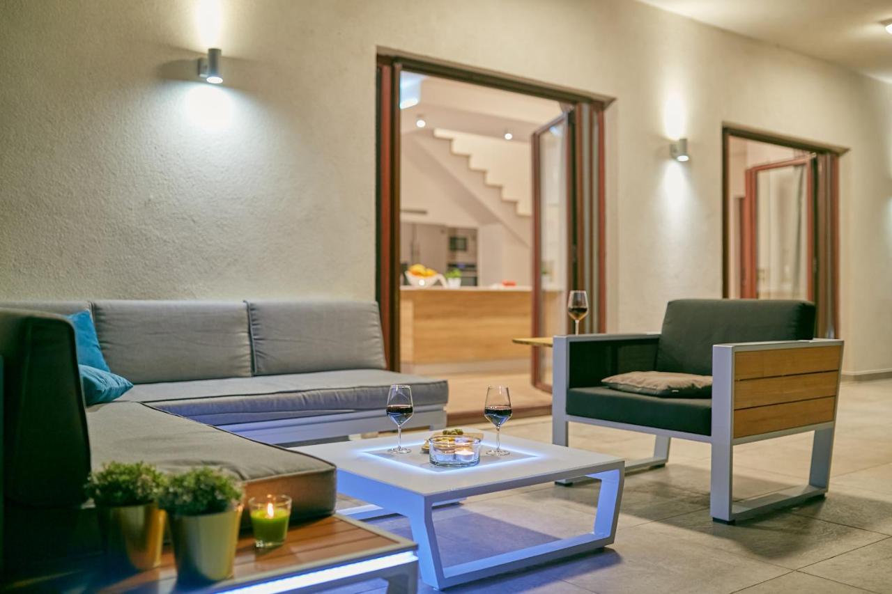 Callista Villa *